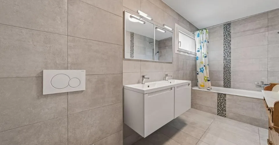 Villa familiare recente con piscina riscaldata e vista aperta – foto 23 di 35