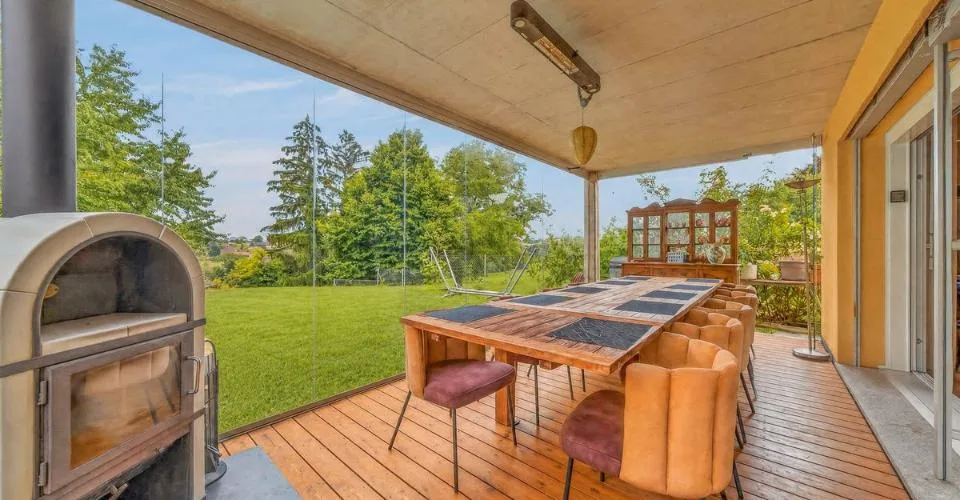 Villa familiare recente con piscina riscaldata e vista aperta – foto 16 di 35