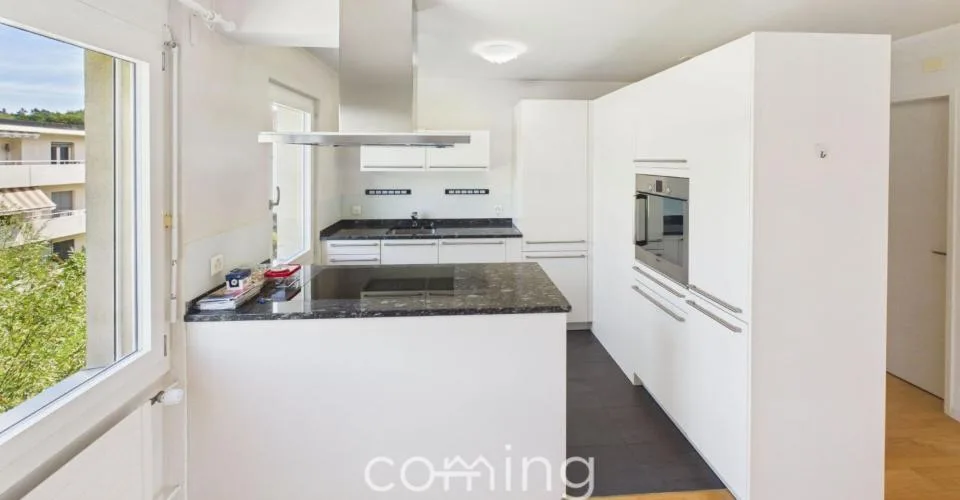 Modernisierte 4.5 Zimmerwohnung in Riedholz mit Bergsicht und Balkon – foto 2 di 13