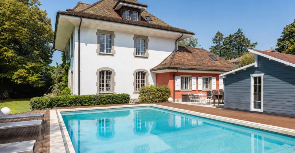 Charaktervolles Anwesen mit Pool inmitten einer grünen Oase – Foto 11 von 25