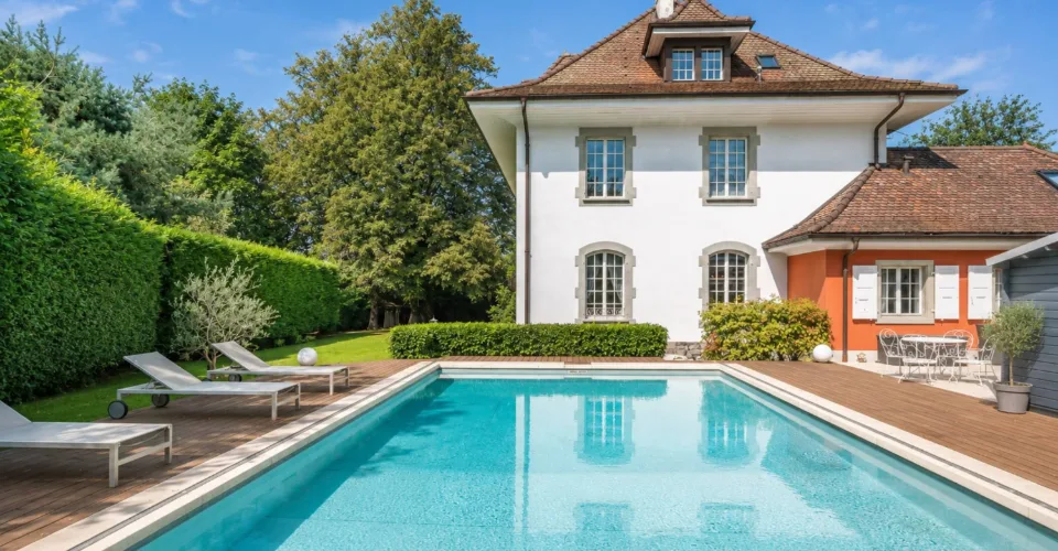 Charaktervolles Anwesen mit Pool inmitten einer grünen Oase – Foto 24 von 25