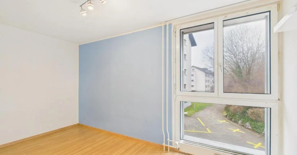 Poêle suédois confortable et terrasse avec boîte de garage incluse