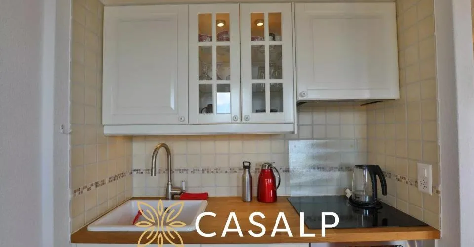 Appartement lumineux au 11e étage avec vue panoramique exceptionnelle à Aminona – photo 23 sur 26