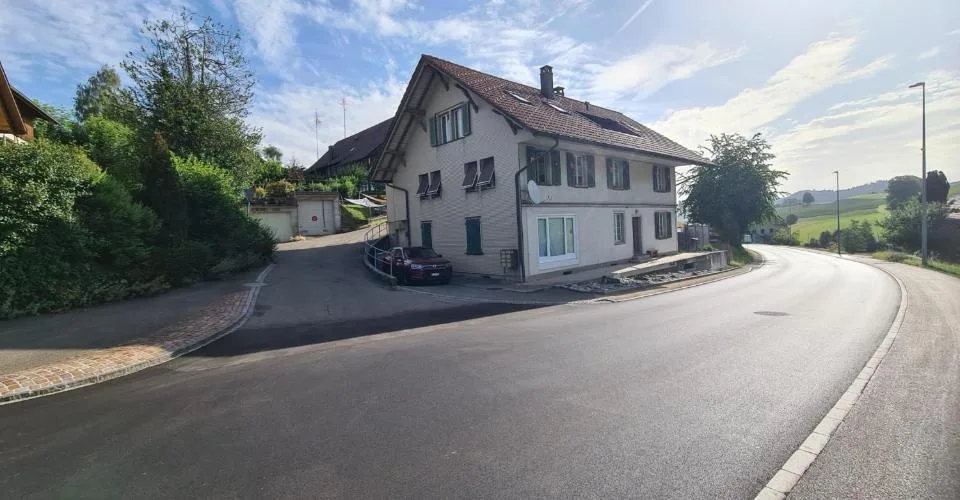 Grosszügiges Mehrfamilienhaus mit top Rendite und Parkmöglichkeit, Leimiswil – Foto 2 von 14