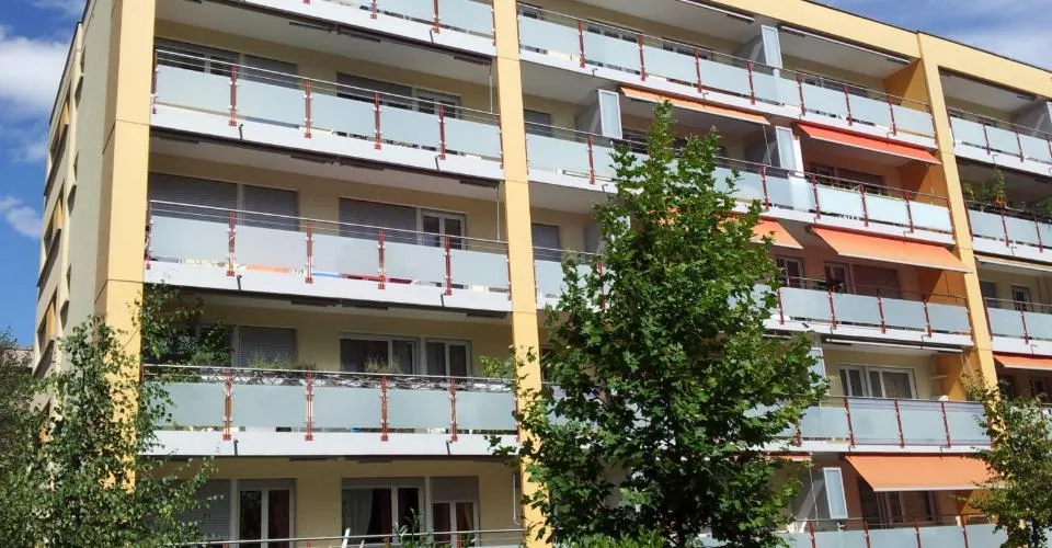 Logement lumineux dans un quartier calme.