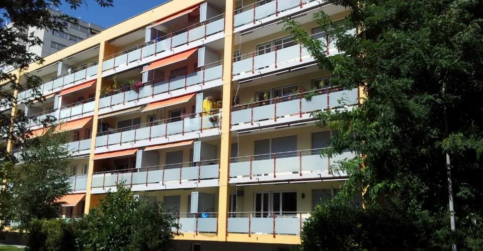 Logement lumineux dans un quartier calme.