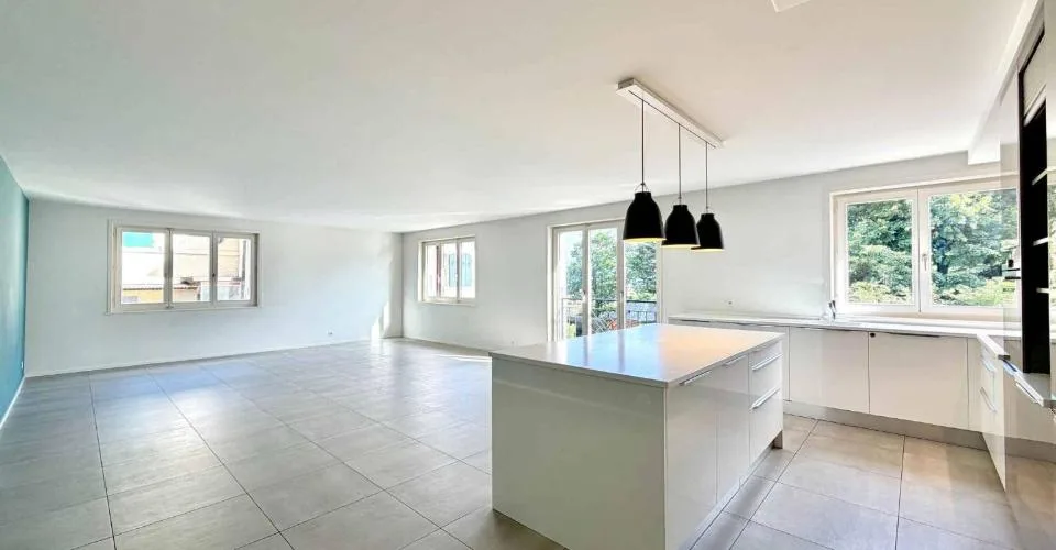 Appartement lumineux et rénové de 4,5 pièces avec terrasse