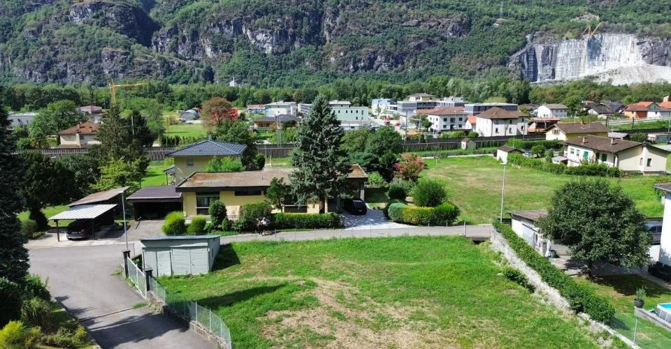 Buildable land R2 of 390 m², exploitation index 0.4 and connection predisposition – photo 2 of 8