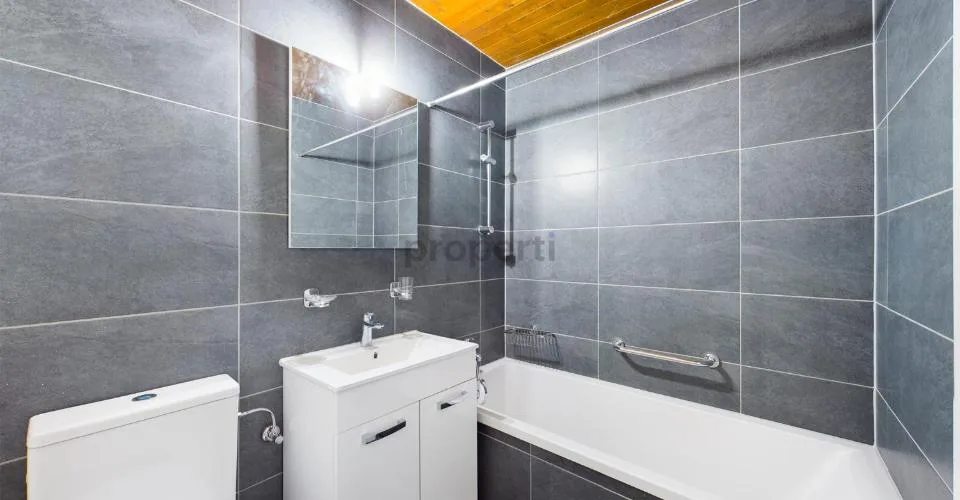 Bright rooms, open kitchen, and parking space included