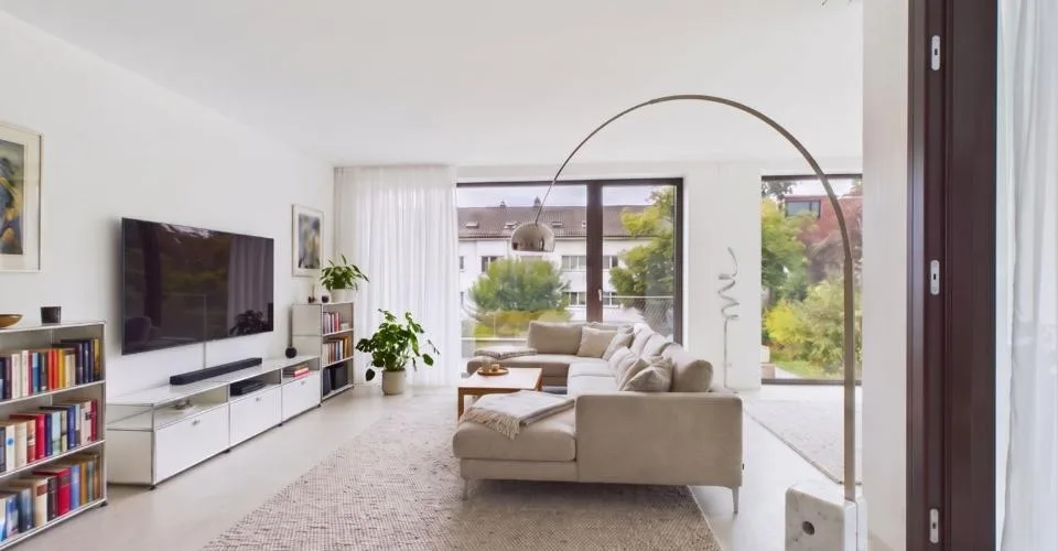 Exklusive 3.5-Zimmer-Wohnung in Binningen mit Loggia & Balkon