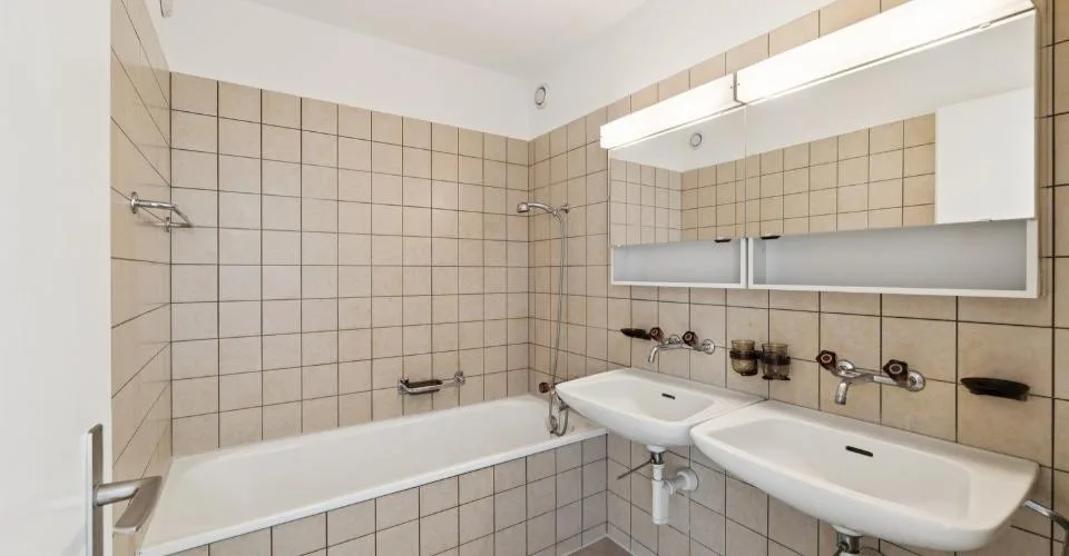 Attractive and renovated 4.5-room apartment with a view, elevator & underground parking
