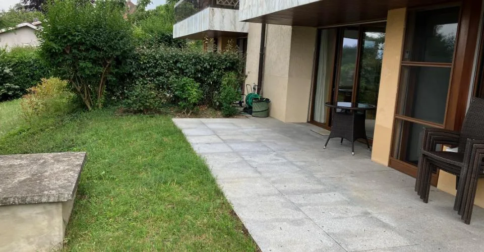 Magnifique 2 pièce meublé avec terrasse de 57m2 à deux min du lac/St-Sulpice VD