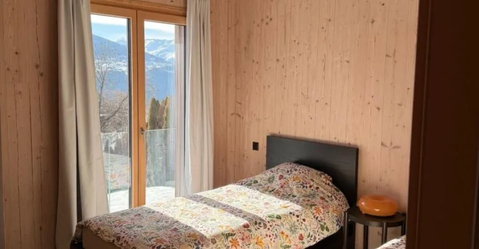 Moderne 5.5 Zimmer - elegantes Minergie-Reihenhaus im Herzen von Lens