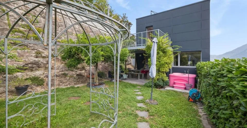 Schöne individuelle Villa mit einem hübschen Garten – Foto 14 von 26