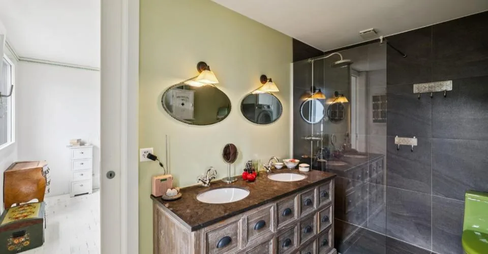 Schöne individuelle Villa mit einem hübschen Garten – Foto 21 von 26
