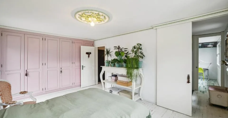 Schöne individuelle Villa mit einem hübschen Garten – Foto 23 von 26