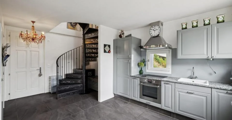 Schöne individuelle Villa mit einem hübschen Garten – Foto 17 von 26