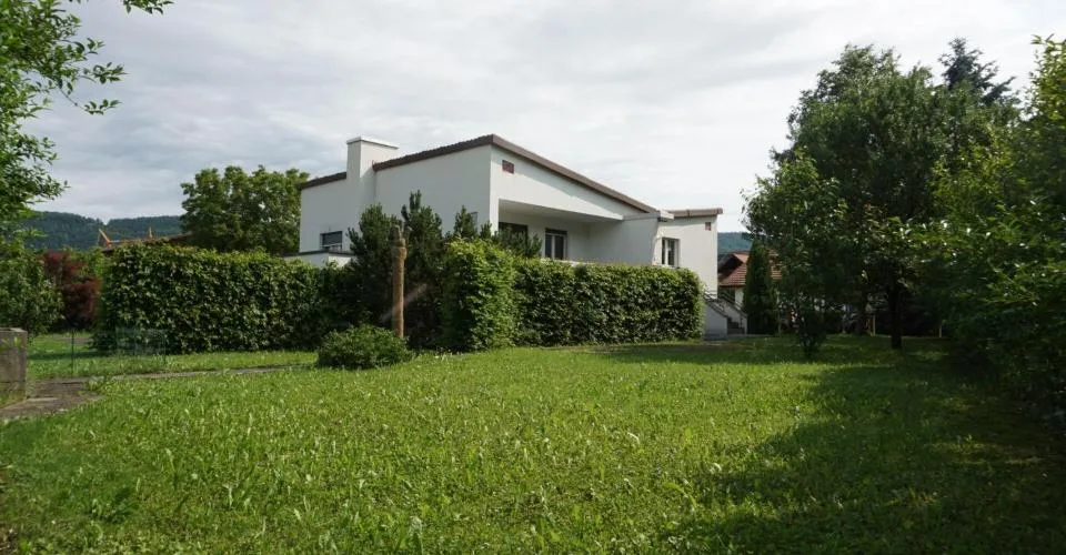 ARI-236 - Très belle maison de 2 appartements de 4,5 et 3,5 pièces sur une parcelle de 1'134 m2. – foto 3 di 13