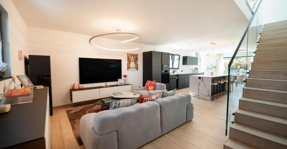 ARI-263 - Villa lumineuse de haut-standing de 5,5 pièces – Foto 6 von 13