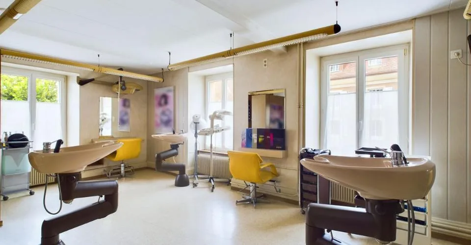 Magnifique et grand immeuble avec un local commercial – Foto 7 von 9