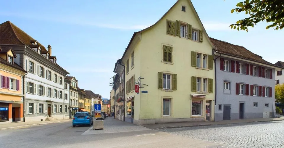 Magnifique et grand immeuble avec un local commercial – Foto 4 von 9