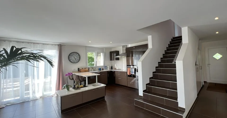 A vendre très jolie maison individuelle avec grand jardin – Foto 2 von 13