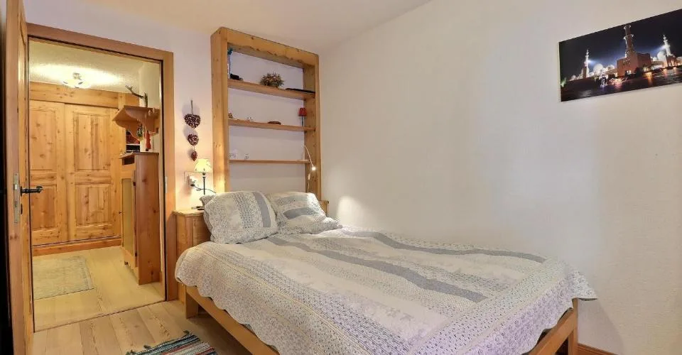 Appartamento spazioso e luminoso con 2 camere da letto e accesso al giardino – foto 11 di 12