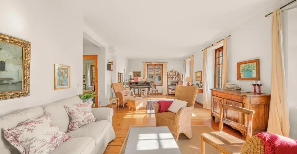 Propriété authentique avec dépendance, verger et fontaine – photo 7 sur 13