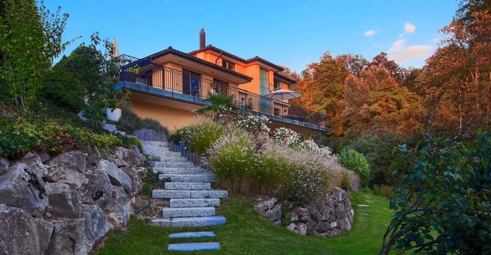 Villa von Ausnahme mit atemberaubendem Blick, zwischen See und Natur – Foto 25 von 38