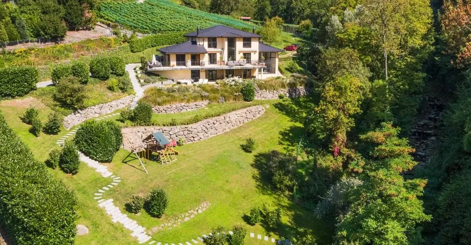 Villa von Ausnahme mit atemberaubendem Blick, zwischen See und Natur – Foto 17 von 38