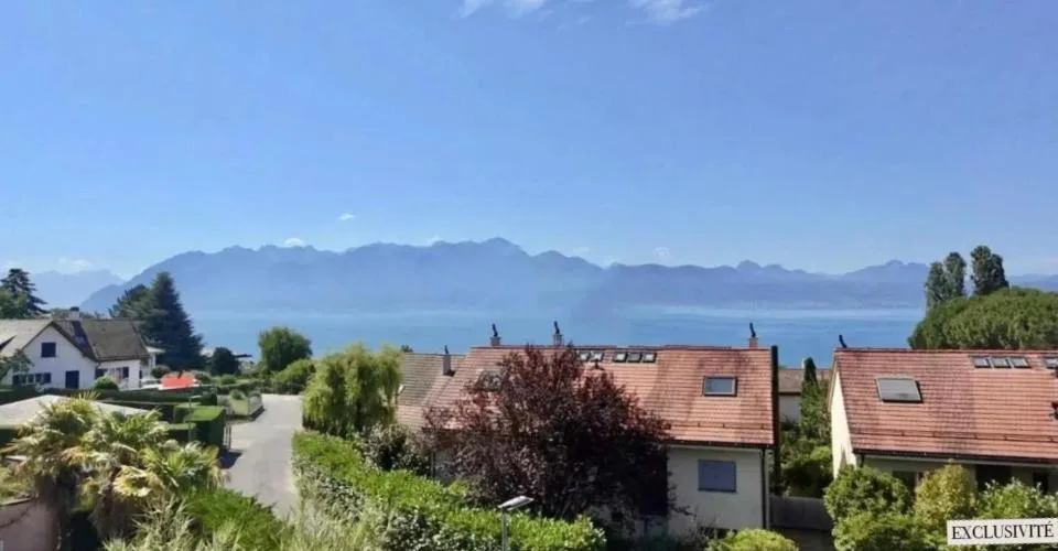 Villa mitoyenne avec jardin et vue sur le lac – photo 3 sur 10