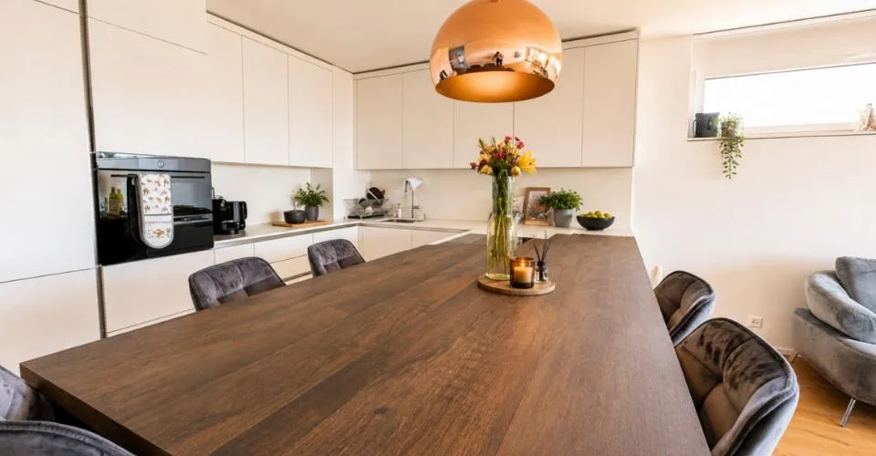 4,5-Zimmer-Wohnung MIT ATEMBERAUBENDER AUSSICHT MOBILIERT