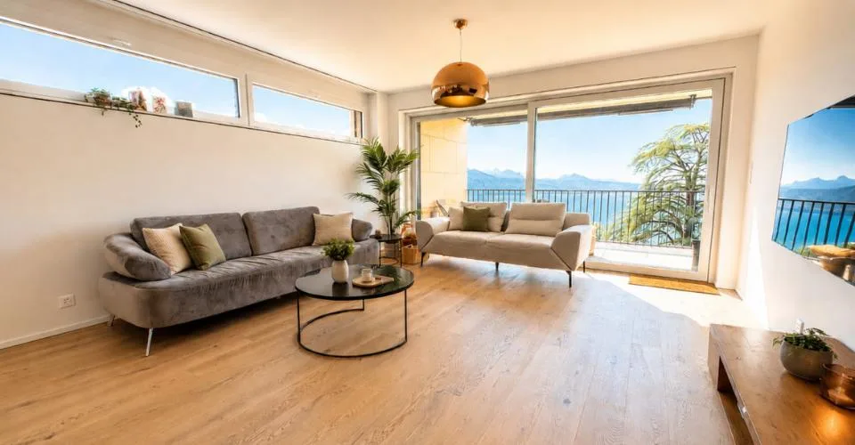 4,5-Zimmer-Wohnung MIT ATEMBERAUBENDER AUSSICHT MOBILIERT