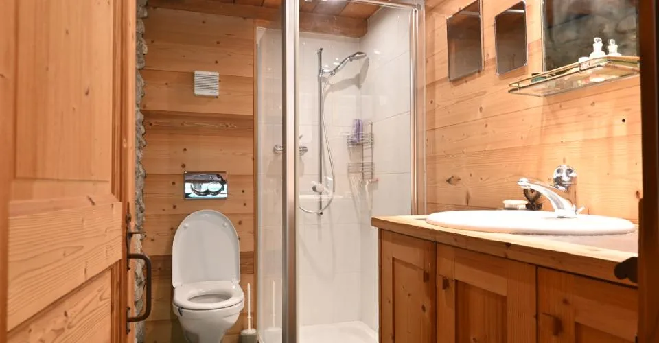Location saisonnière du 15 décembre 2026 au 15 avril 2027 Chalet de charme entièrement rénové à Ovronnaz.
