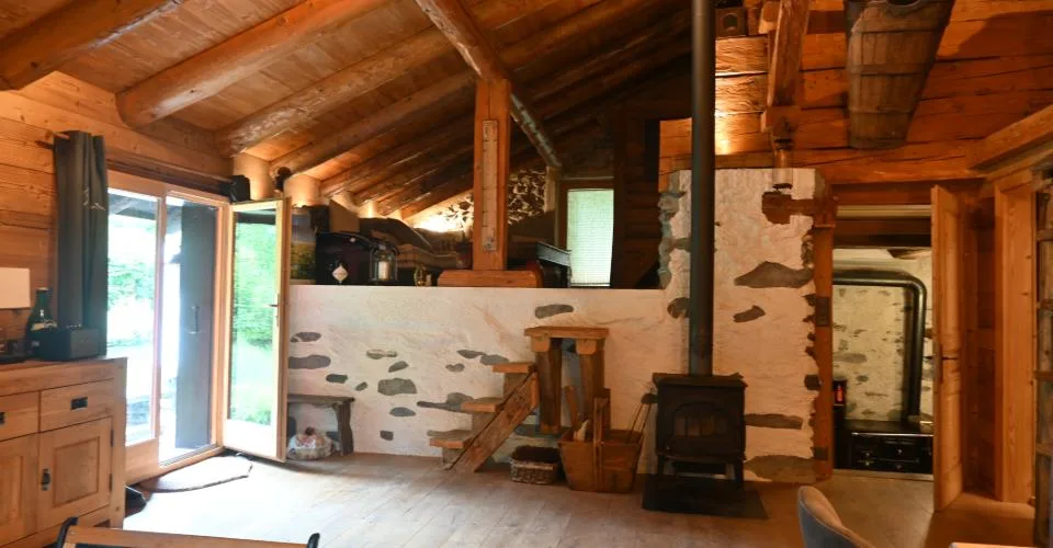 Location saisonnière du 15 décembre 2026 au 15 avril 2027 Chalet de charme entièrement rénové à Ovronnaz.