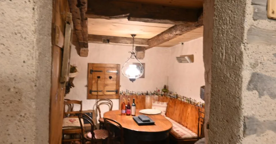 Location saisonnière du 15 décembre 2026 au 15 avril 2027 Chalet de charme entièrement rénové à Ovronnaz.