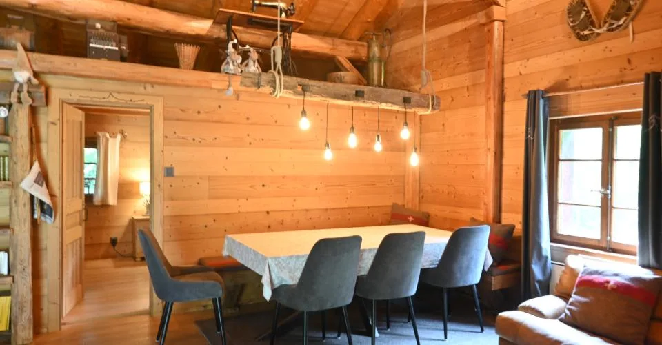 Location saisonnière du 15 décembre 2026 au 15 avril 2027 Chalet de charme entièrement rénové à Ovronnaz.