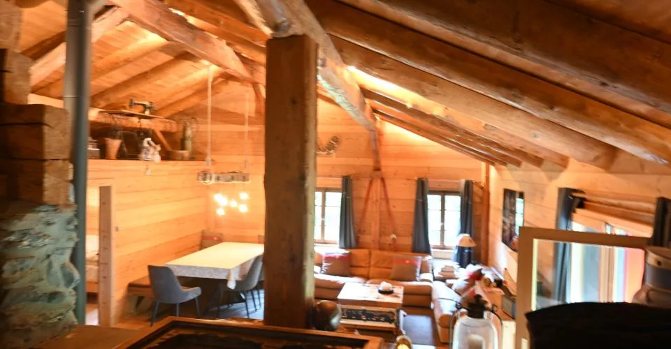 Location saisonnière du 15 décembre 2026 au 15 avril 2027 Chalet de charme entièrement rénové à Ovronnaz.