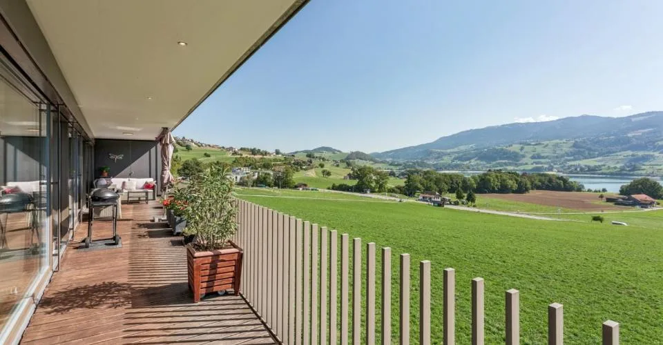 Sublimes Dachgeschoss-Duplex mit atemberaubendem Blick auf den Gruyère-See – Foto 12 von 22