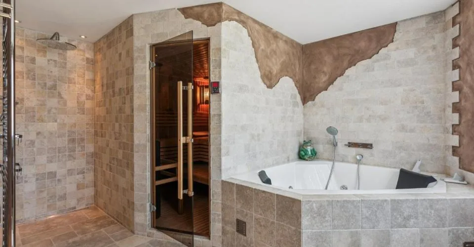 Sublimes Dachgeschoss-Duplex mit atemberaubendem Blick auf den Gruyère-See – Foto 20 von 22