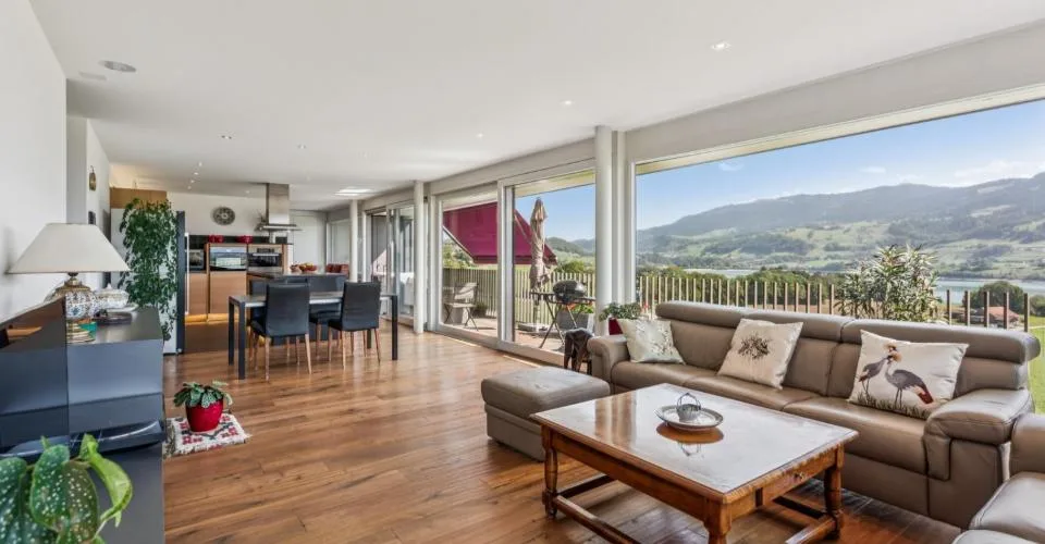 Sublimes Dachgeschoss-Duplex mit atemberaubendem Blick auf den Gruyère-See – Foto 16 von 22