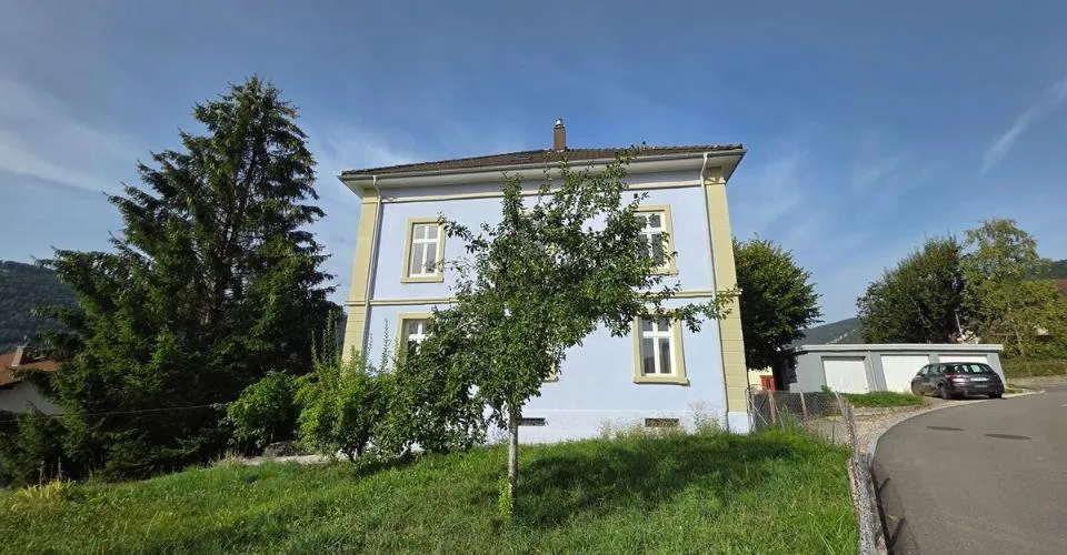 Maison de maître rénovée - 5 appartements à Corgémont – Foto 2 von 13