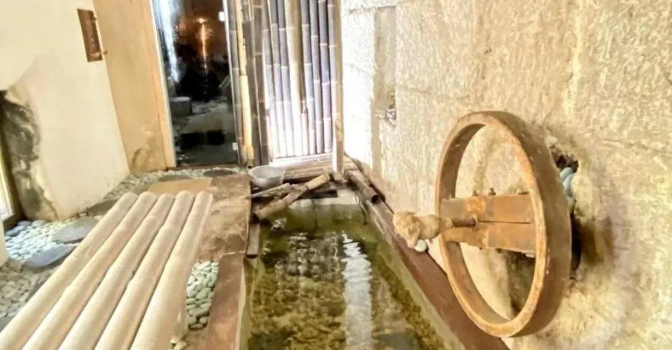 UN MULINO ARCHITETTONICAMENTE UNICO IN UNA POSIZIONE PRIVILEGIATA – foto 8 di 13