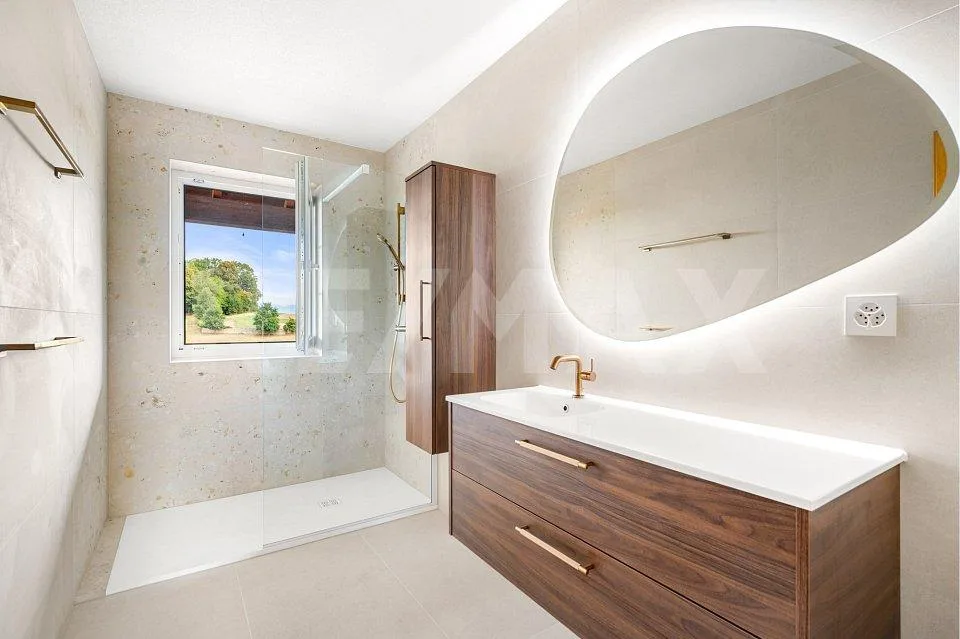 APPARTEMENT RÉNOVÉ DE 4 PIÈCES AVEC BALCON XXL ET CADRE IDYLLIQUE – foto 5 di 13