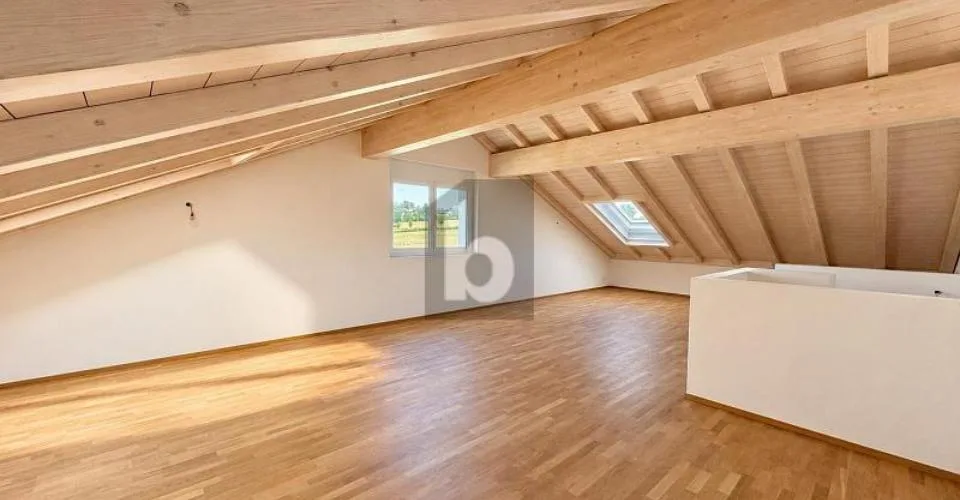 Spacious living room with large garden – photo 5 of 10