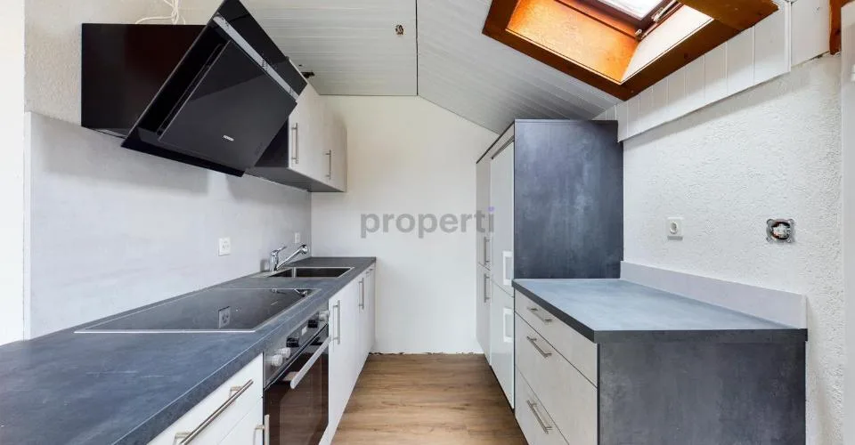 Bright rooms, open kitchen, and parking space included