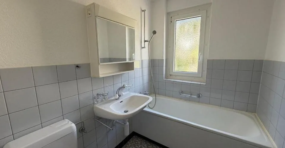 Tramelan, lovely 3.5-room apartment on the 2nd floor with balcony and open view