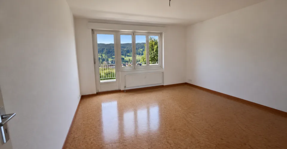 Tramelan, lovely 3.5-room apartment on the 2nd floor with balcony and open view
