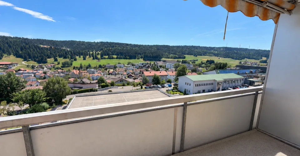 Tramelan, lovely 3.5-room apartment on the 2nd floor with balcony and open view
