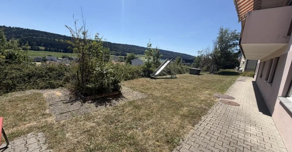 Tramelan, lovely 3.5-room apartment on the 2nd floor with balcony and open view